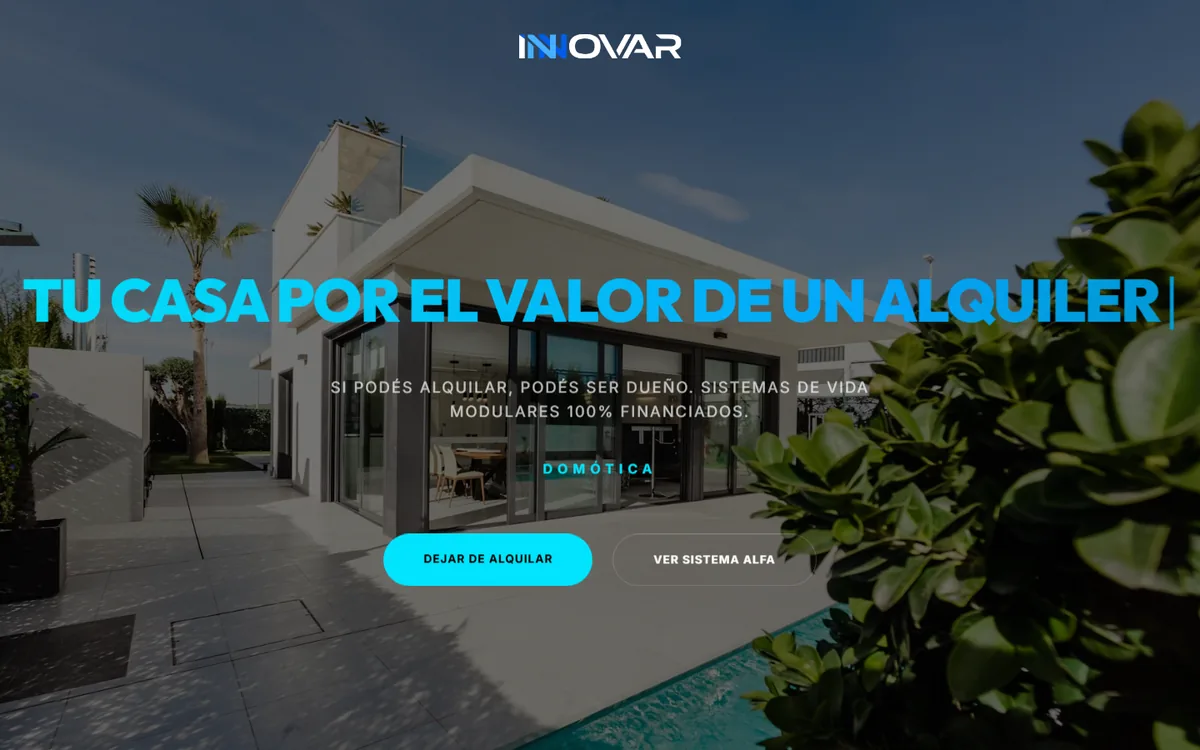 Portada del sitio de Innovar: una vivienda modular moderna con pileta y el titular «Tu casa por el valor de un alquiler».